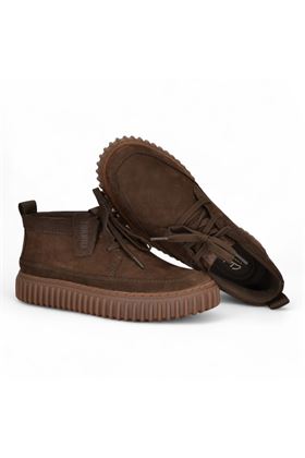 Polacco uomo in camoscio colore testa di moro. CLARKS | TORHILL LACEHI U-DARK BROWN NUB